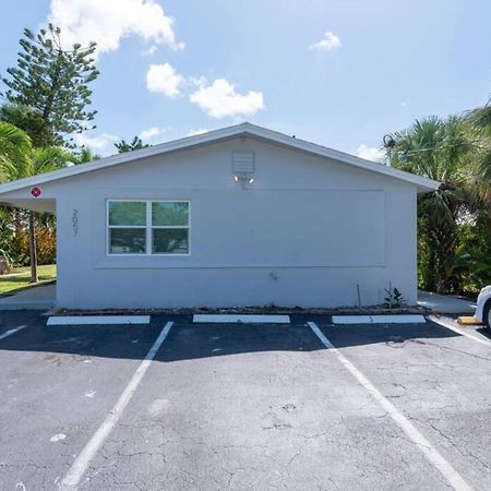 Just Off Wilton Drive Apt 2 Fort Lauderdale Exterior photo
